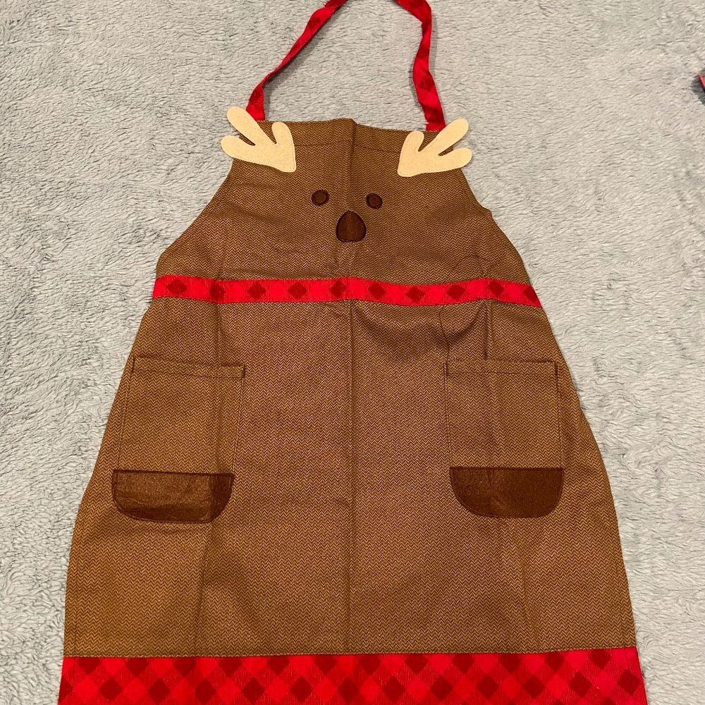 2 St. Nicholas Square Kids Christmas Reindeer Aprons – 100% Cotton
